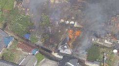 【速報】建物から炎と煙があがる　愛知・愛西市で火事　