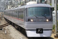 西武新宿線の特急が大変化！「新たな車両」に置き換えへ  有料着席サービスを刷新 今後どうなる