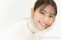 貴島明日香、“へそ出し”美ボディちらり　肌見せコーデ紹介「ウエストほそ！」「さいっこぅぅぅぅに綺麗」