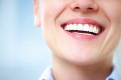 歯茎を傷つけたり、根拠ナシのものも…「歯の美しさ」を保つなら、「危険な偽情報」にご注意を！
