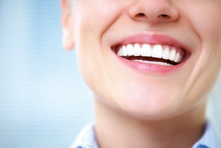 歯茎を傷つけたり、根拠ナシのものも…「歯の美しさ」を保つなら、「危険な偽情報」にご注意を！