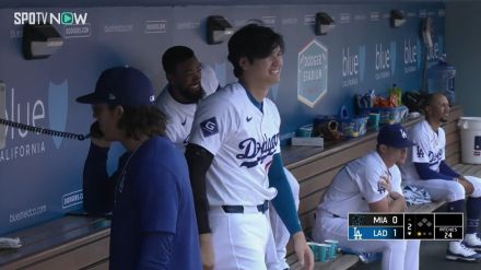 大谷翔平、一瞬映ったベンチでの“おふざけシーン”仲良し選手と大爆笑で退場ポーズ？