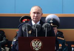 核戦力は「常に臨戦態勢」 プーチン氏、対独戦勝記念日で演説