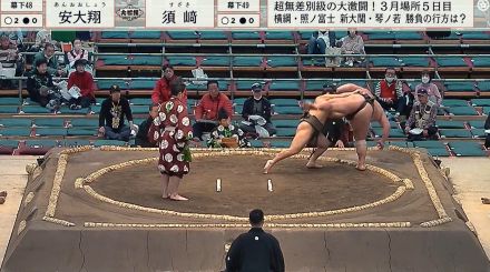 体重“67キロ差”を制した圧巻の白星 三月場所で館内を沸かせた小兵の粘り【五月場所 注目の若手力士】