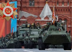 プーチン氏「核戦力は戦闘態勢」　戦勝記念日に欧米批判、対立前面に