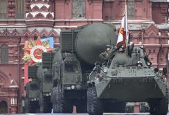 ロシア軍が赤の広場パレード　ウクライナ侵攻中、核で威嚇