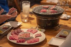 【60代に聞いた】コスパが最高だと思う「焼肉チェーン」ランキング！　2位は「焼肉きんぐ」、1位は？