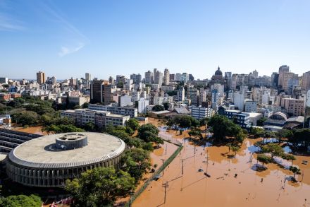 《ブラジル》ポルト・アレグレの特殊地形＝標高10mの低地に68kmの堤防
