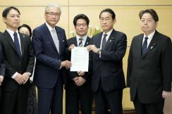 「日朝会談へ国際社会と協力」　岸田首相、拉致家族会と面会