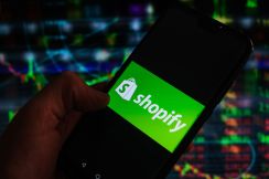 Shopifyの株価が「20％急落」、予想外の赤字と成長率の減速を嫌気