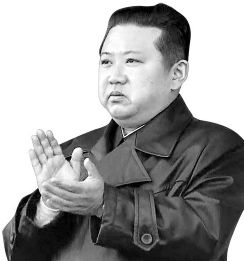 金正恩委員長、「北朝鮮のゲッベルス」金己男氏を哀悼…棺に素手で土かける