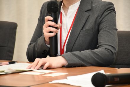 「『断れない私が悪い』と言わされた」三菱UFJ信託銀行子会社でセクハラ被害受けた元社員「親会社の責任問う」控訴審開始