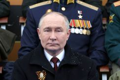 プーチン氏、ロシア軍は「常に準備ができている」　戦勝記念日の演説で