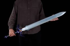 『ゼルダの伝説』の「マスターソード」が全長約105センチの超リアルな造形で立体化、9月に発売へ。効果音や振動ギミックも搭載し、鞘と専用の台座もついてくる