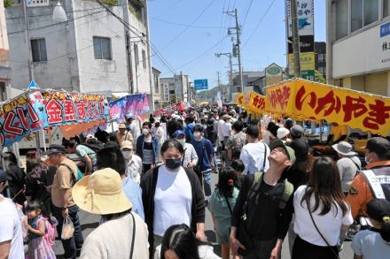 歩行者天国にぎわう　福島県いわき市植田町　飲食、雑貨店ずらり　ステージでダンス