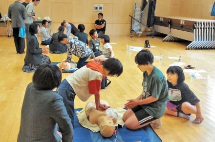 只見線の安全・安心な乗車考える　こども会議メンバーが体験イベント　急病人発生を想定　福島県只見町