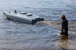 ウクライナの水上攻撃ドローン「マグラV5」がロシア軍の上陸艇を撃破...夜間攻撃の一部始終