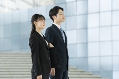 【25卒の文系就活生が選ぶ】「就職希望企業」ランキング！　2位は「みずほフィナンシャルグループ」、1位は？