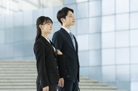 【25卒の文系就活生が選ぶ】「就職希望企業」ランキング！　2位は「みずほフィナンシャルグループ」、1位は？