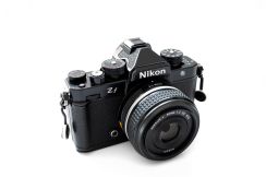 レトロなボディで機能ギッシリ！ Nikon「Z f」は“デート”スナップ最強カメラです♡