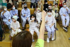 入院中の子供たちに笑顔　西山喜久恵アナと「きょうのわんこ」挑戦　富山大付属病院　ハーティープロジェクト