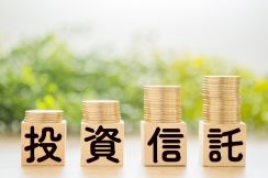 特に使い道を決めていない貯金が50万円あるのですが、友人に「iDeCoかNISAで運用したほうがお得だ」と言われました。iDeCoやNISAを使うと何がお得なのですか？