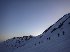 「日本版オートルート!」北アルプスの名峰をスキーの機動力で登り、滑る“スキーと登山の総合ルート”!