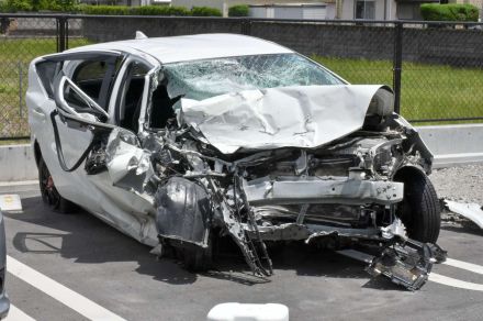 【速報】トンネル内で乗用車と大型貨物車が衝突、女性死亡　湧水