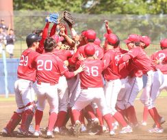 【首都大学リーグ】帝京大が14季ぶり首都制覇！史上初1部昇格直後の優勝に監督も涙！