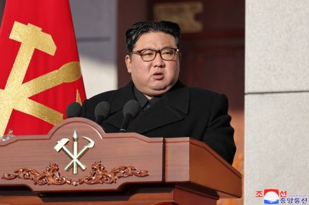 北朝鮮の金総書記、ロケット砲試射視察　今年から配備＝ＫＣＮＡ