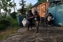 ウクライナ、東部国境付近から1775人避難 ロシアが地上攻撃