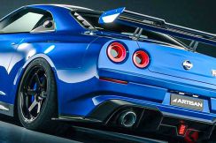 新型「GT-R“R36”」まもなく公開へ!? 1000馬力の“4.1リッターV6”搭載！レトロな「旧型風デザイン」もカッコイイ「和製スーパーカー」の正体は？