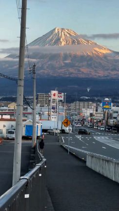 「もはや異世界レベル」　富士山が見える静岡と山梨の“日常風景”が「映画のワンシーンみたい」と14万いいね