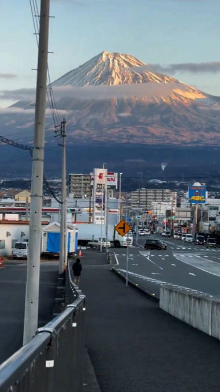 「もはや異世界レベル」　富士山が見える静岡と山梨の“日常風景”が「映画のワンシーンみたい」と14万いいね