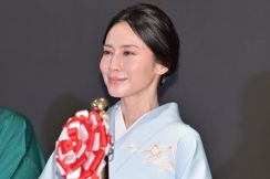 ＜今週のファッションチェック＞中谷美紀　大人の和装コーデで品よく　淡い着物×白小物で涼しげに