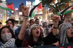 渋谷で「民衆蜂起」　反戦訴え　在日パレスチナ人らが抗議デモ
