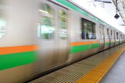 「JR東日本」の特急列車で導入されている座席上のランプ　わかりやすいシステムに称賛の声
