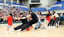 ブースター８００人と交流　グラウジーズ、富山で感謝祭