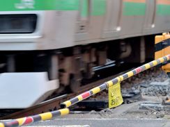 JR宇都宮線で人身事故　男性死亡…電車にはねられる　深夜0時半、駅近くの線路上で悲劇…ホームから50メートルの場所　男性は40代