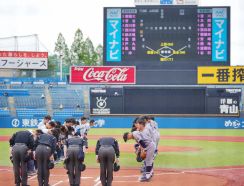 5・12は母の日　東京六大学野球のスコアボード「母の日仕様」に