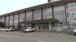 コンビニ駐車場でバックしてきた車に20代女性はねられ病院搬送 北海道北見市