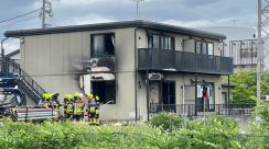 焼け跡から性別不明の1人の遺体　2階建てアパートから出火　火は約1時間で消し止められる　神奈川・小田原市