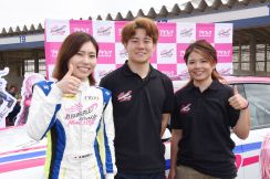 テスラ「モデルS」で初参戦！ アニメとコラボした女性ドライバーだけのレーシングチーム初となるレースのゆくえは？