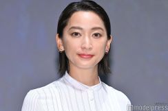 杏、子どもたちとバースデー家族旅行へ 美しい水着姿も披露