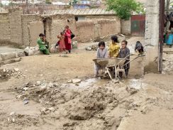 アフガン北部で洪水　300人超死亡、家屋1千棟損壊　国連発表