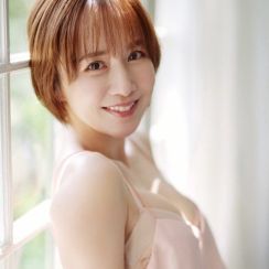 これぞ美尻の秘訣　42歳元バラドルの筋トレ動画が〝色んな意味で最高〟と話題に「今が1番可愛い」「めちゃ鍛えてる！」