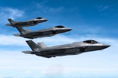 最新戦闘機「F-35」ようやく本気の量産へ 7年遅れの“低率生産”解除 その先の世界とは