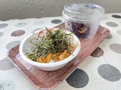 宗像漁協大島直売所で「甘夏ウニ丼」販売　島の特産品「甘夏」の果皮を給餌