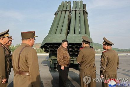 金正恩氏が新型ロケット砲発射台を試運転　試射視察に続き