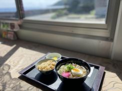 屋久島の海辺に食堂「ガジュマルキッチン」　「夜光貝の炊き込みご飯」提供